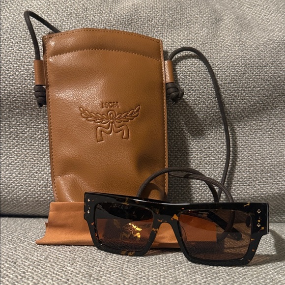MCM Authentic NEW tortoise Sunglasses with Tan Leather Case and cloth - Picture 1 of 14